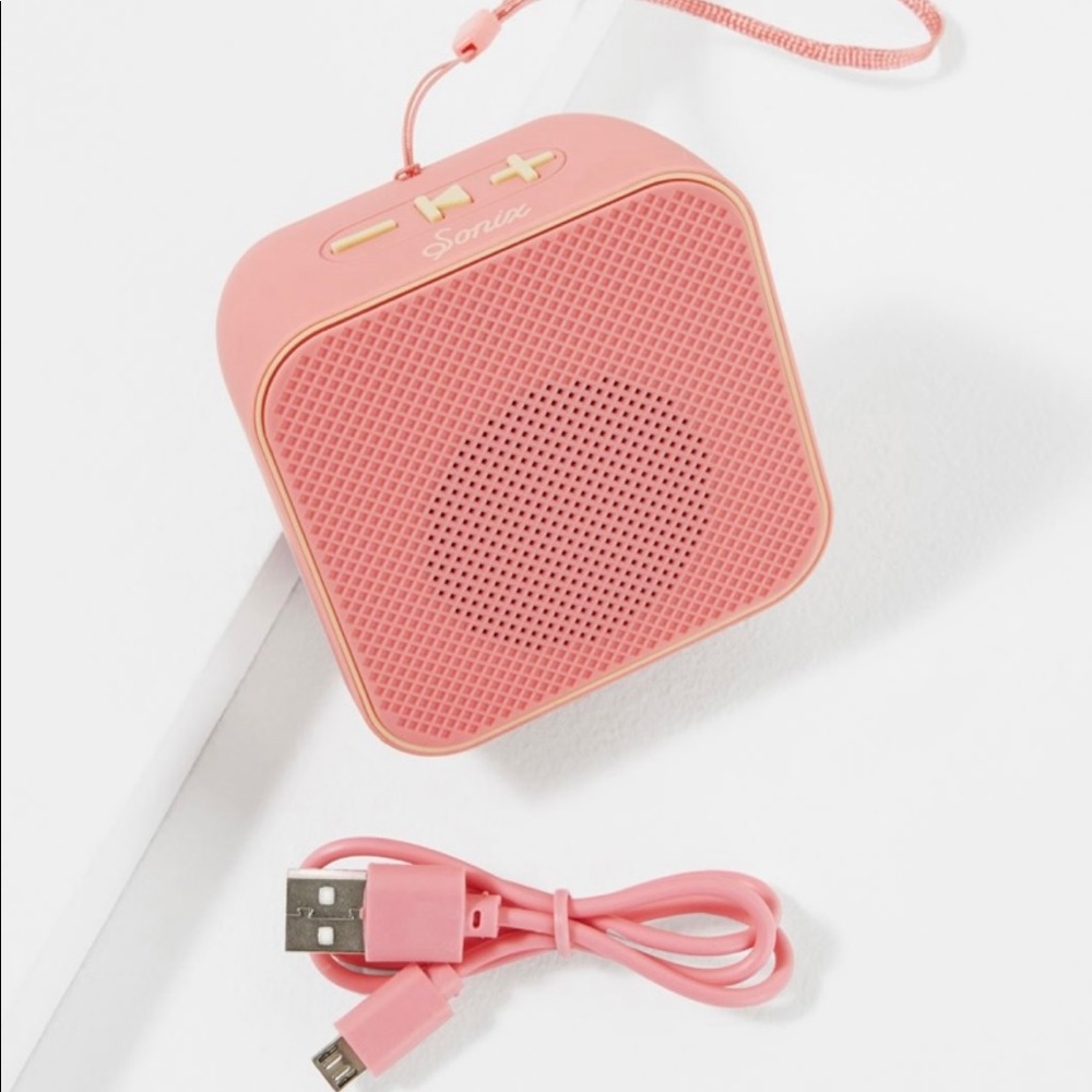 NWT, Bluetooth Speaker